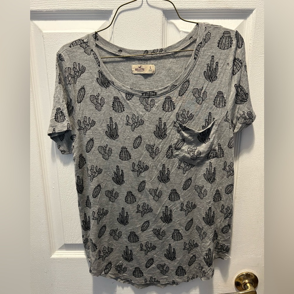 Hollister shirt small